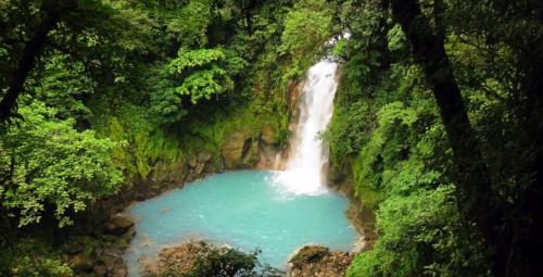 Natur pur - Wasserfall in Costa Rica