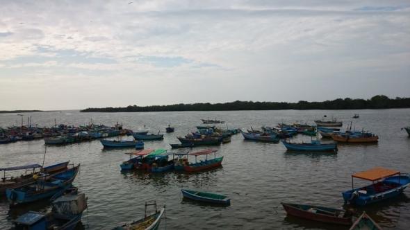 Blick von der Aussichtsplattform des kleinen Fischerdorfes Puerto Pizarro